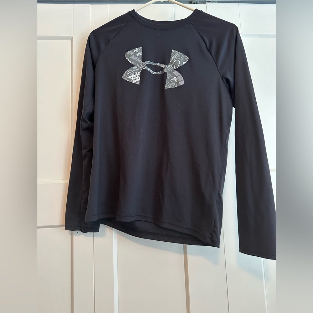 Boys underarmour long sleeve shirt